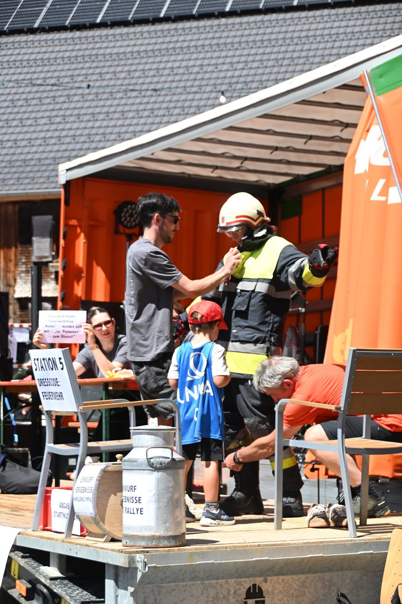 Beim Anziehen fast schneller als die richtige Feuerwehr?