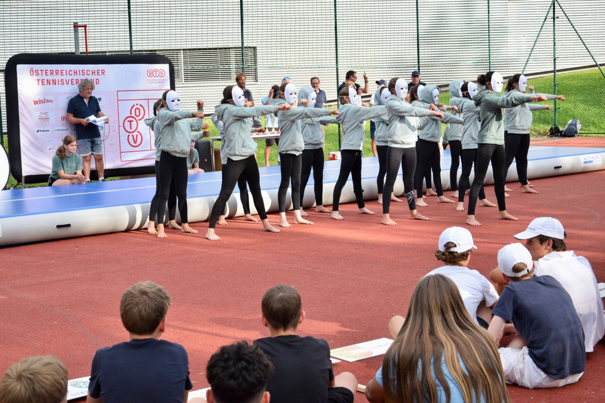 Darbietung der Sportmittelschule Nüziders im Rahmen der Abschlussfeier mit Siegerehrung in Tschagguns