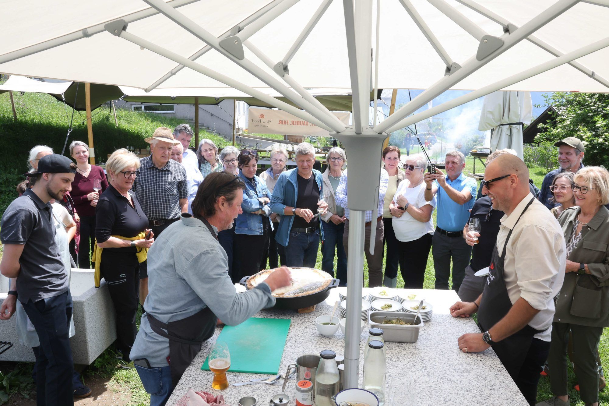 Festmahl in unvergleichlicher Grillwiese