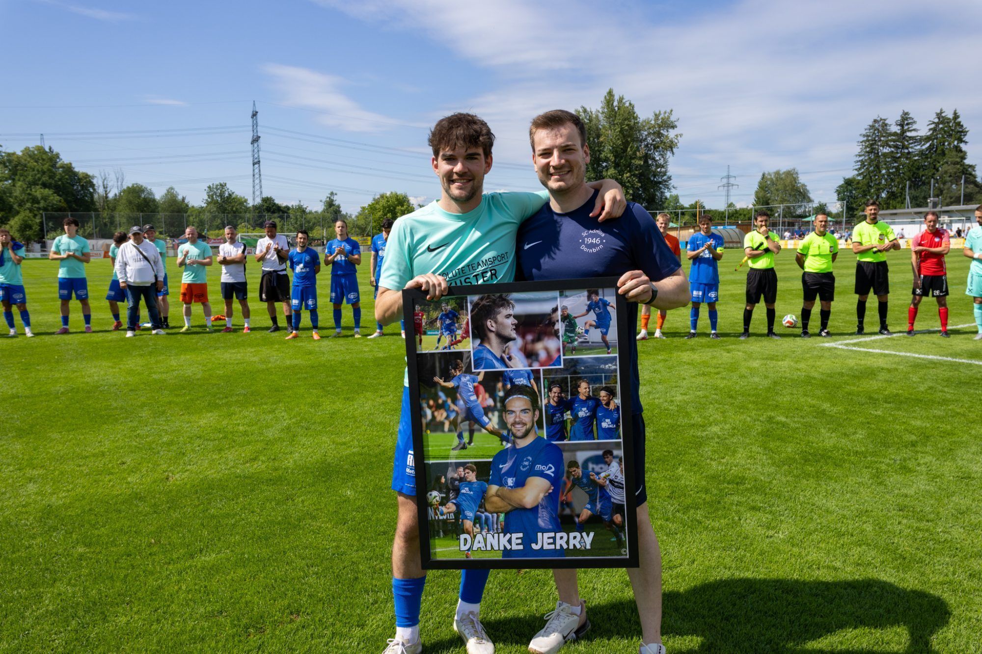 Jeremy Thurnher war seit 2016 ein Admiraner und erzielte für den Verein 64 Treffer. Daniel Böhler verabschiedete aber nicht nur einen verdienten Spieler, sondern auch einen guten Freund, der künftig in Alberschwende das Team verstärken wird.