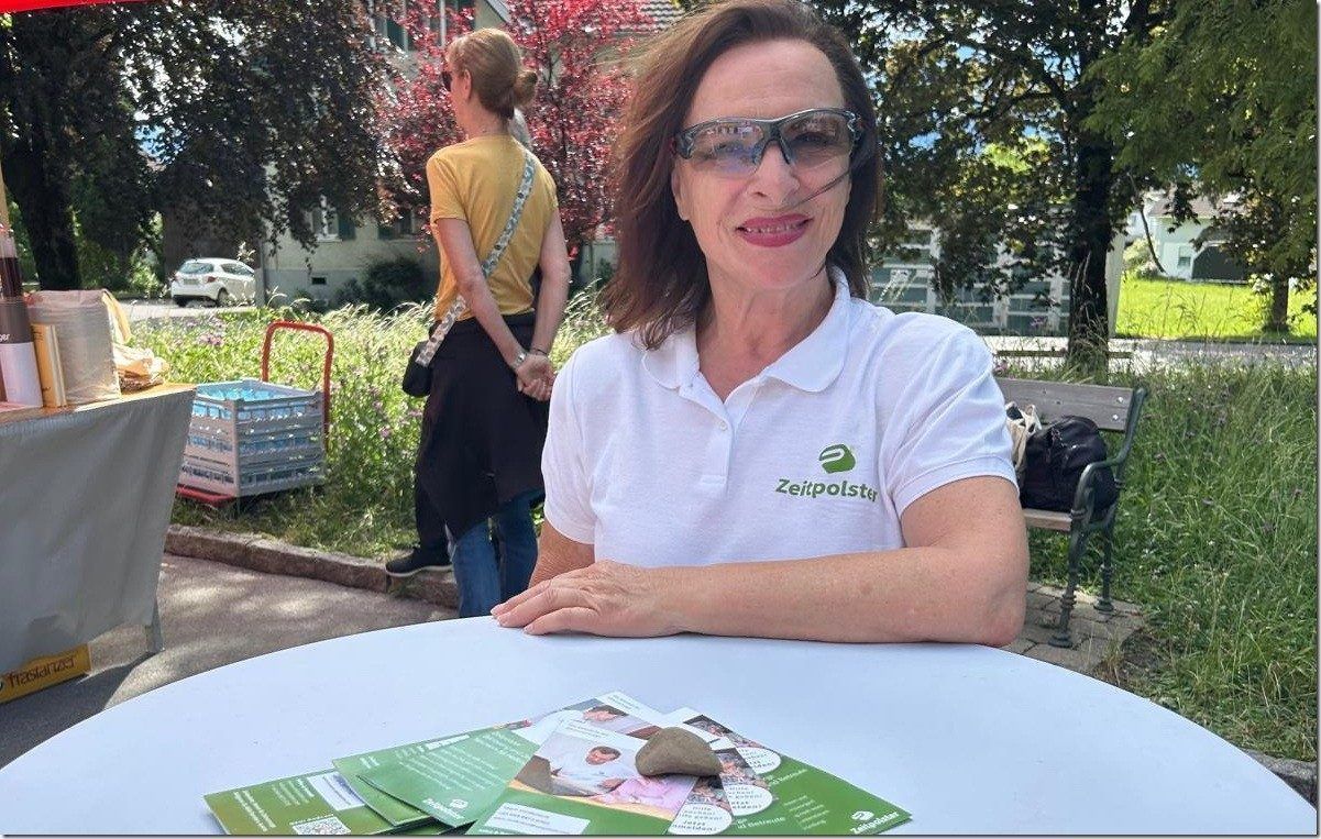 Der Verein Zeitpolster mit Maria Müller informiert ältere Menschen.