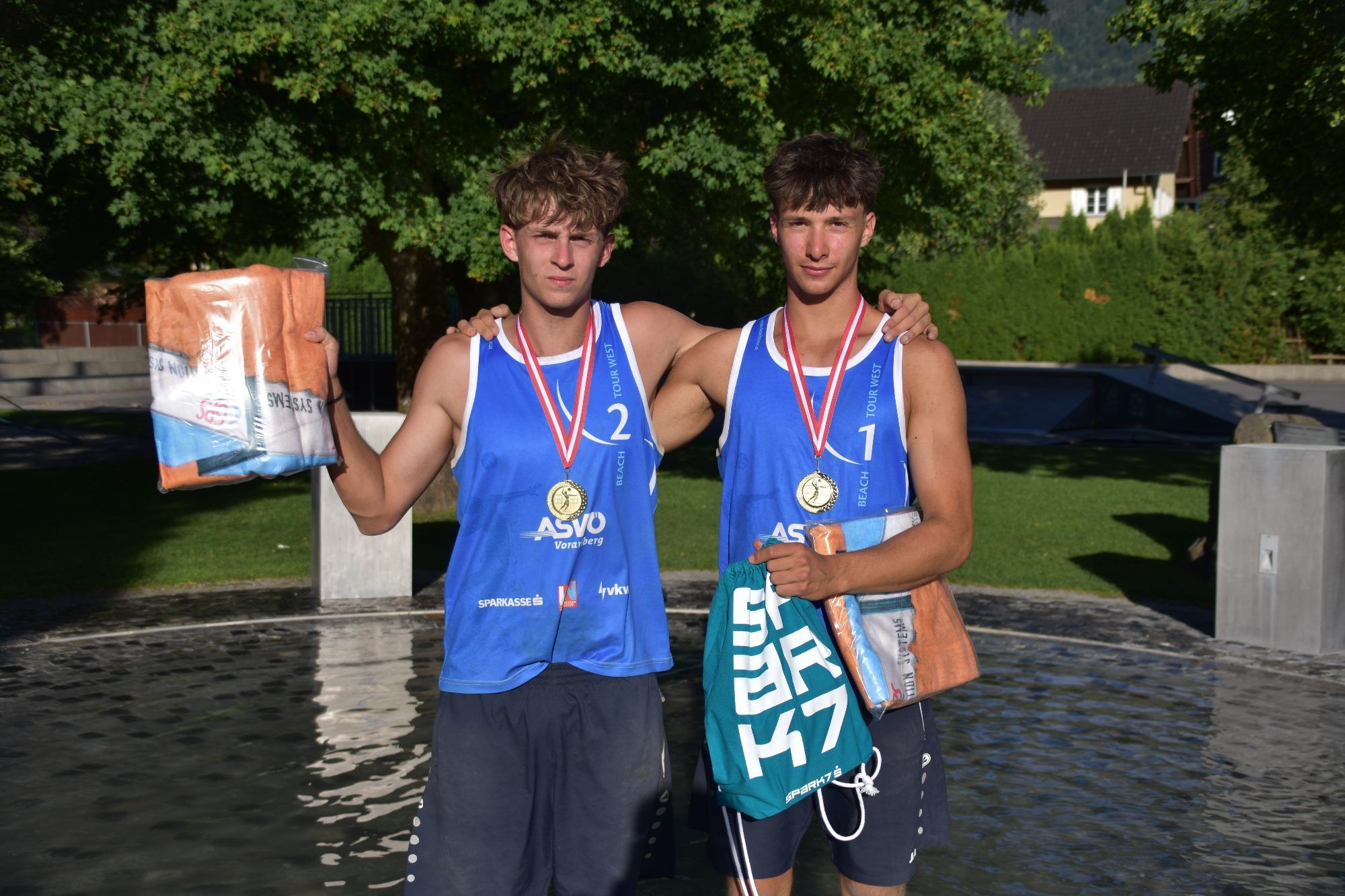 Matthias & Thomas feirn den Toursieg