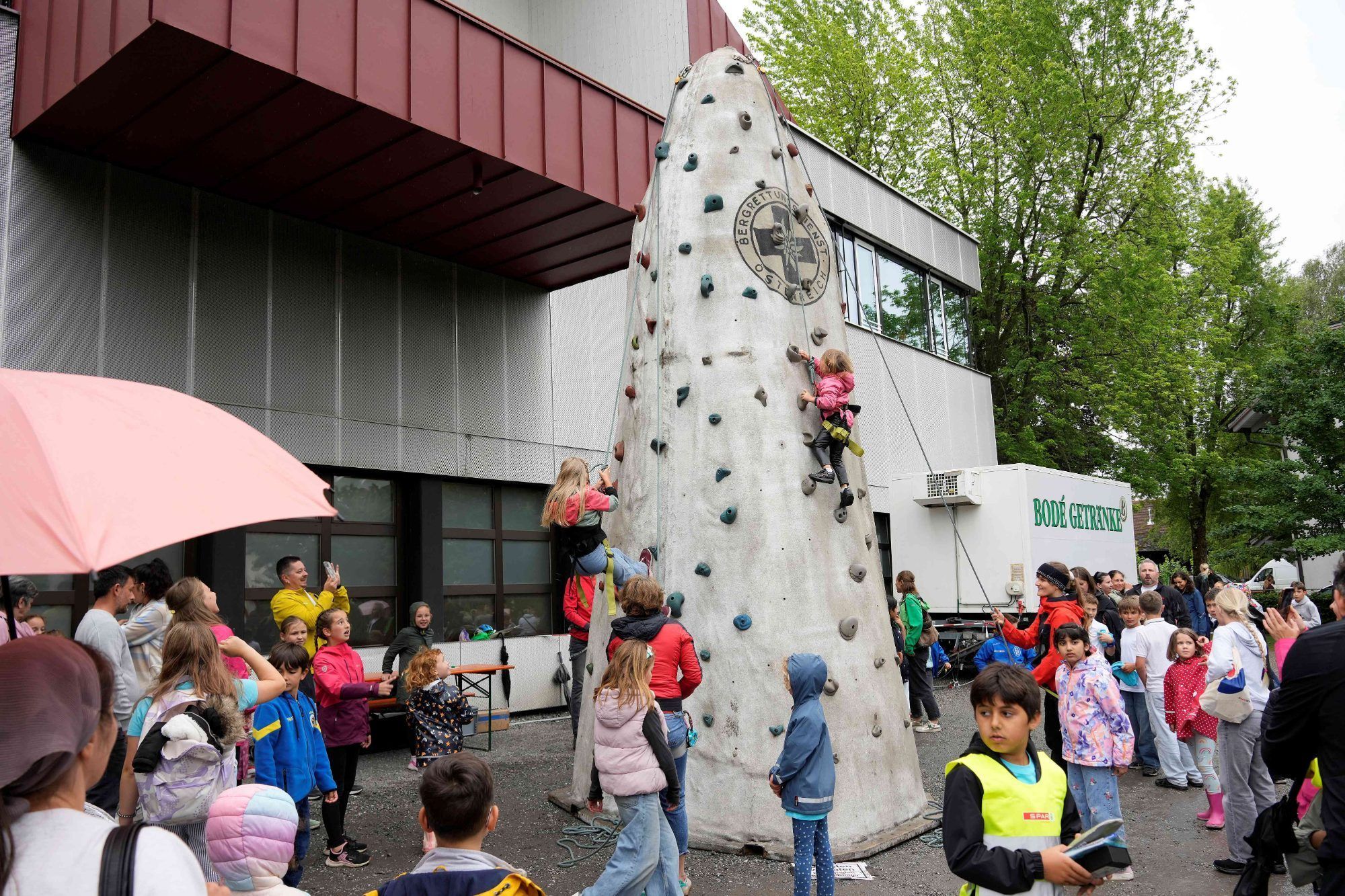 Auch der Kletterturm kam bei den Kindern super an.