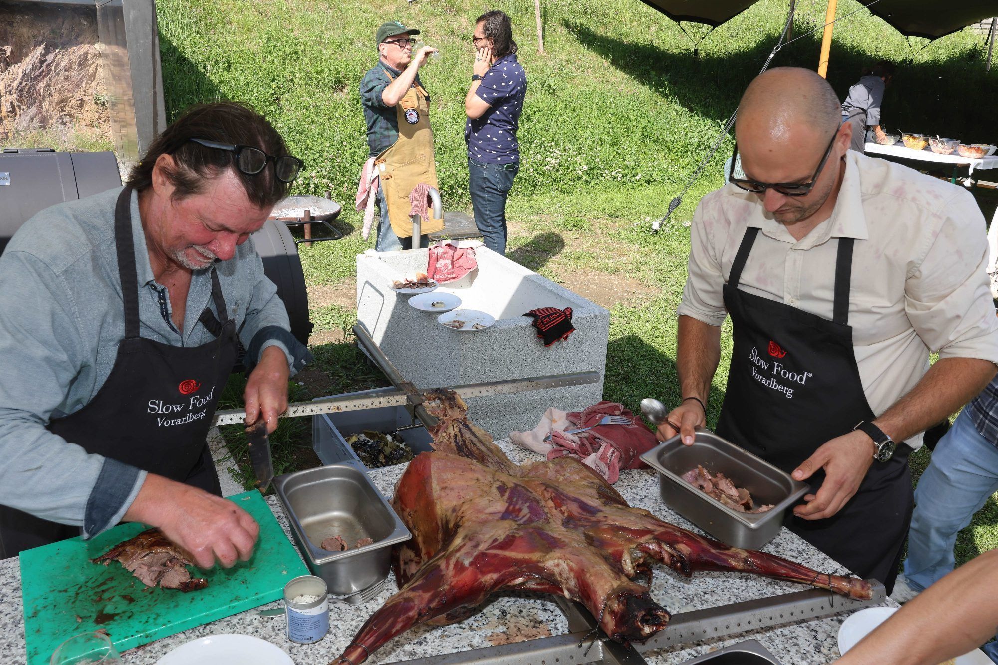 Festmahl in unvergleichlicher Grillwiese