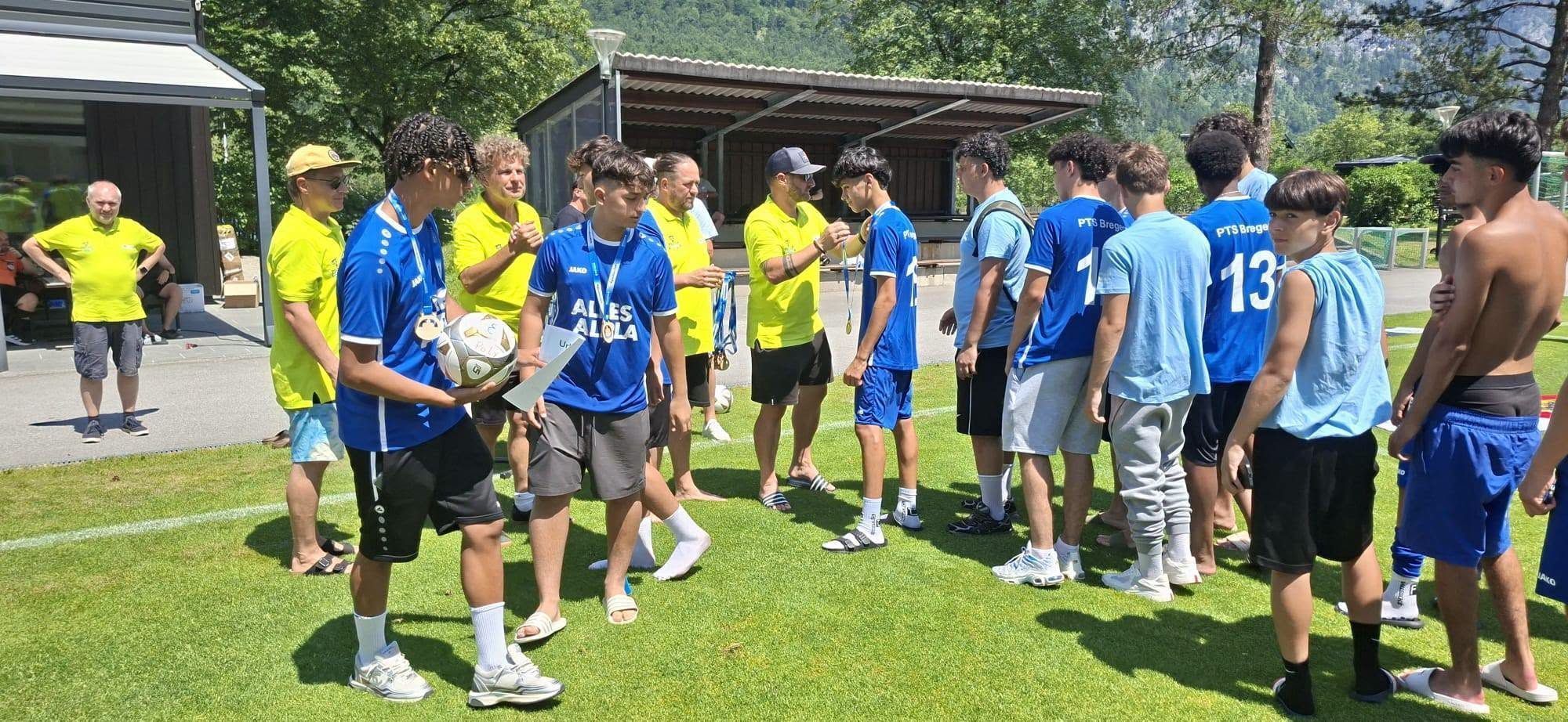 Wohlverdiente Siegerehrung für die PTS Bregenz.