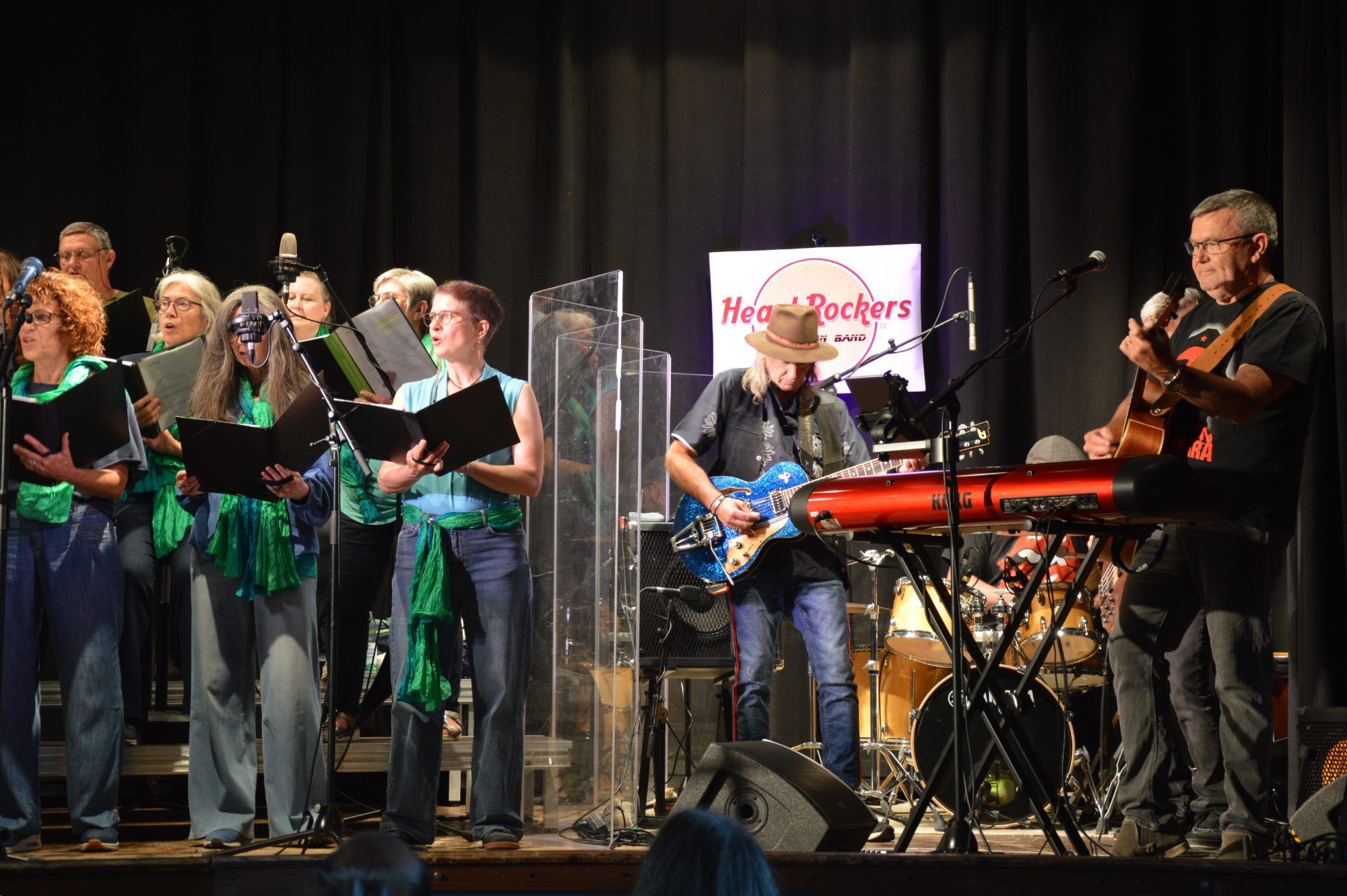 Der Chor und die Band präsentierten ein abwechslungsreiches Programm