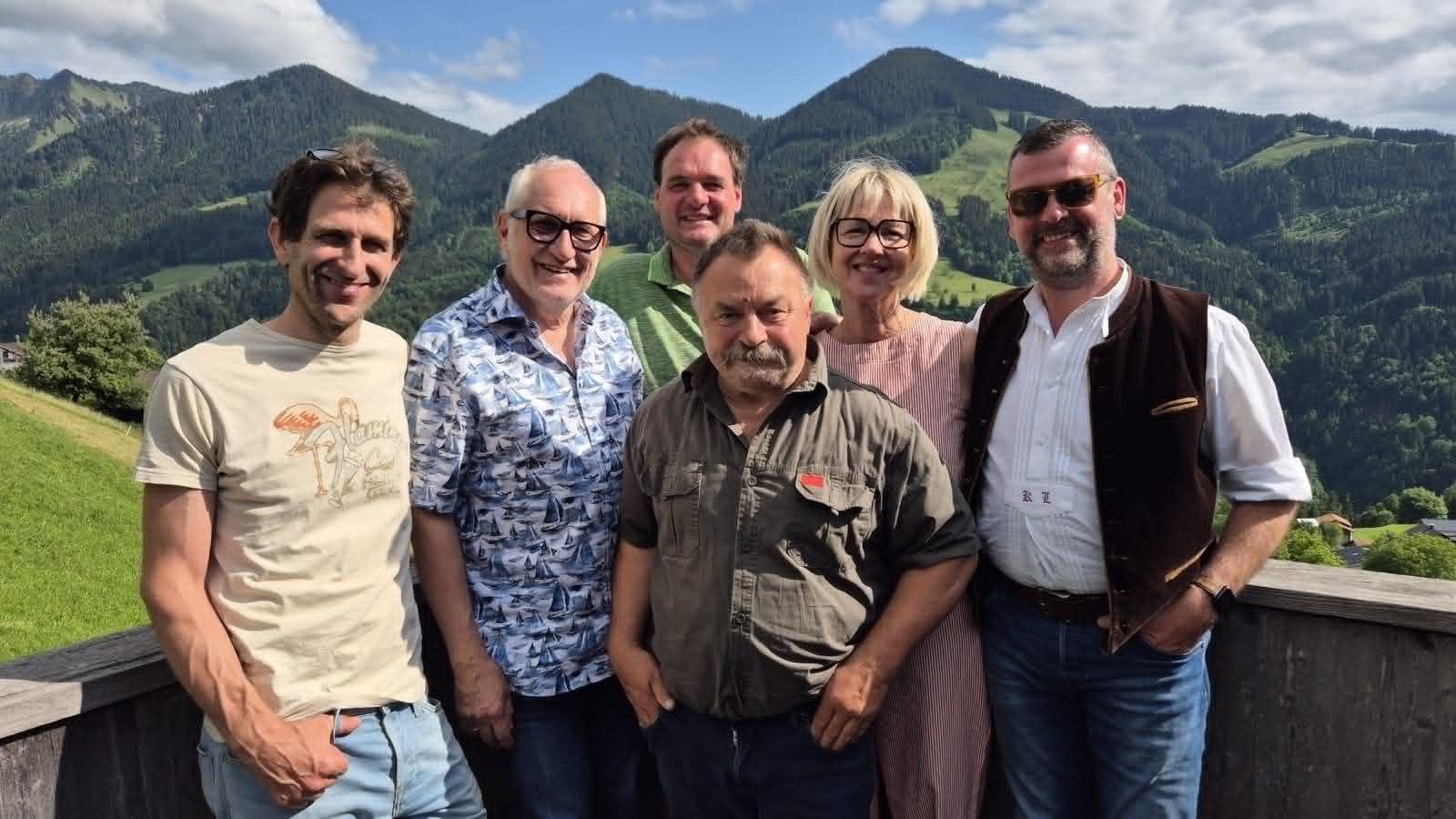 Stefan Bär, Gerhard Zuggal, Adam Keckeis, Kurt Lipburger, Gabi Fleisch und Simon Gmeiner machen den Feinschliff.