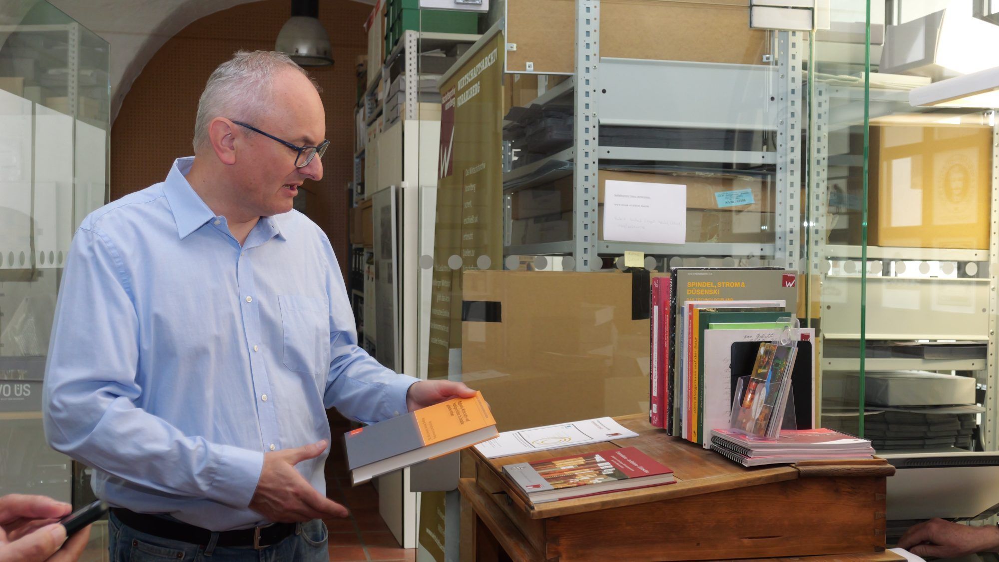 Auch Buchpräsentationen und Forschung zählen zu den Aufgaben des Wirtschaftsarchivs Vorarlberg.
