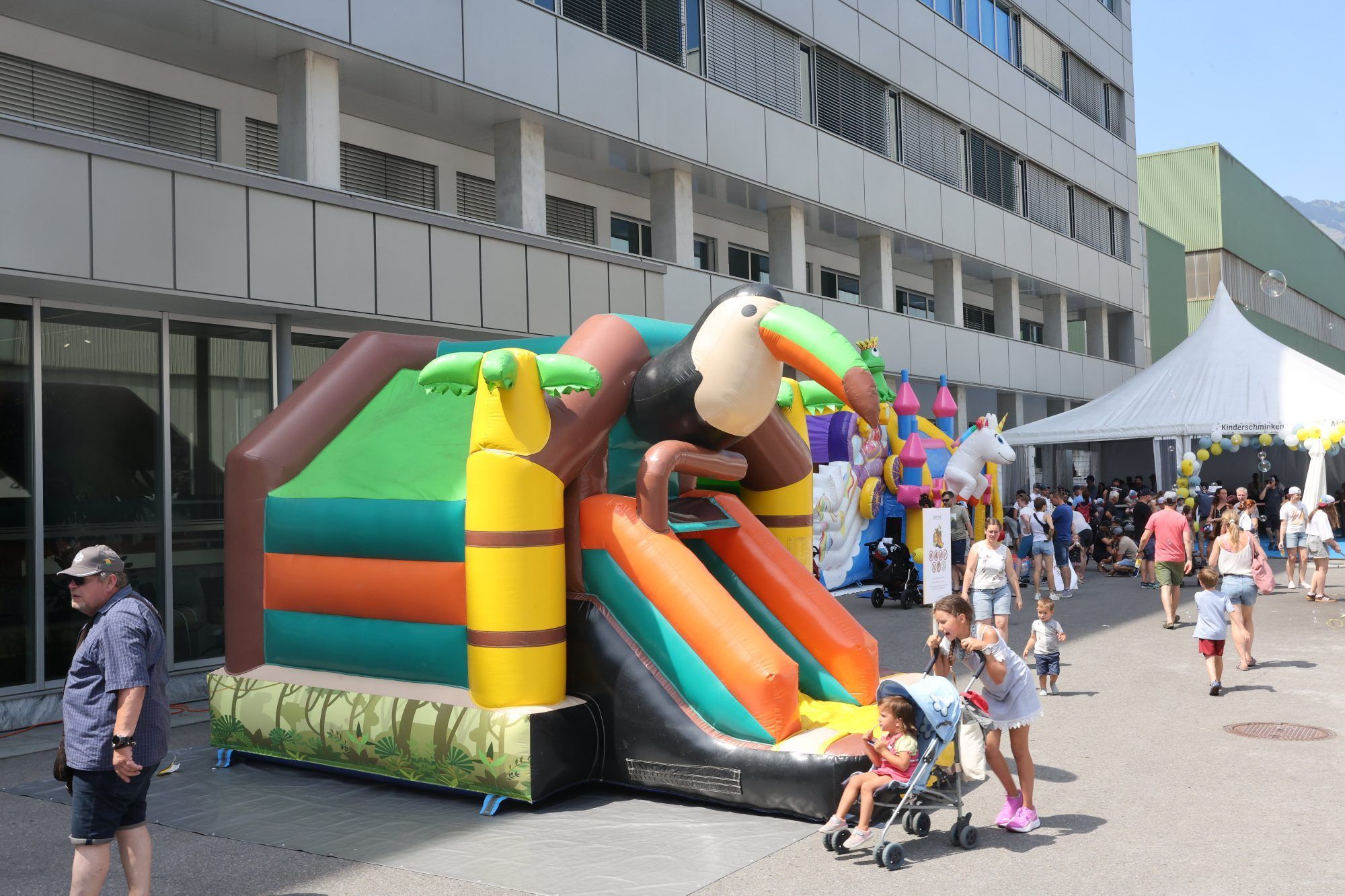 Liebherr-Firmenjubiläum wurde Volksfest