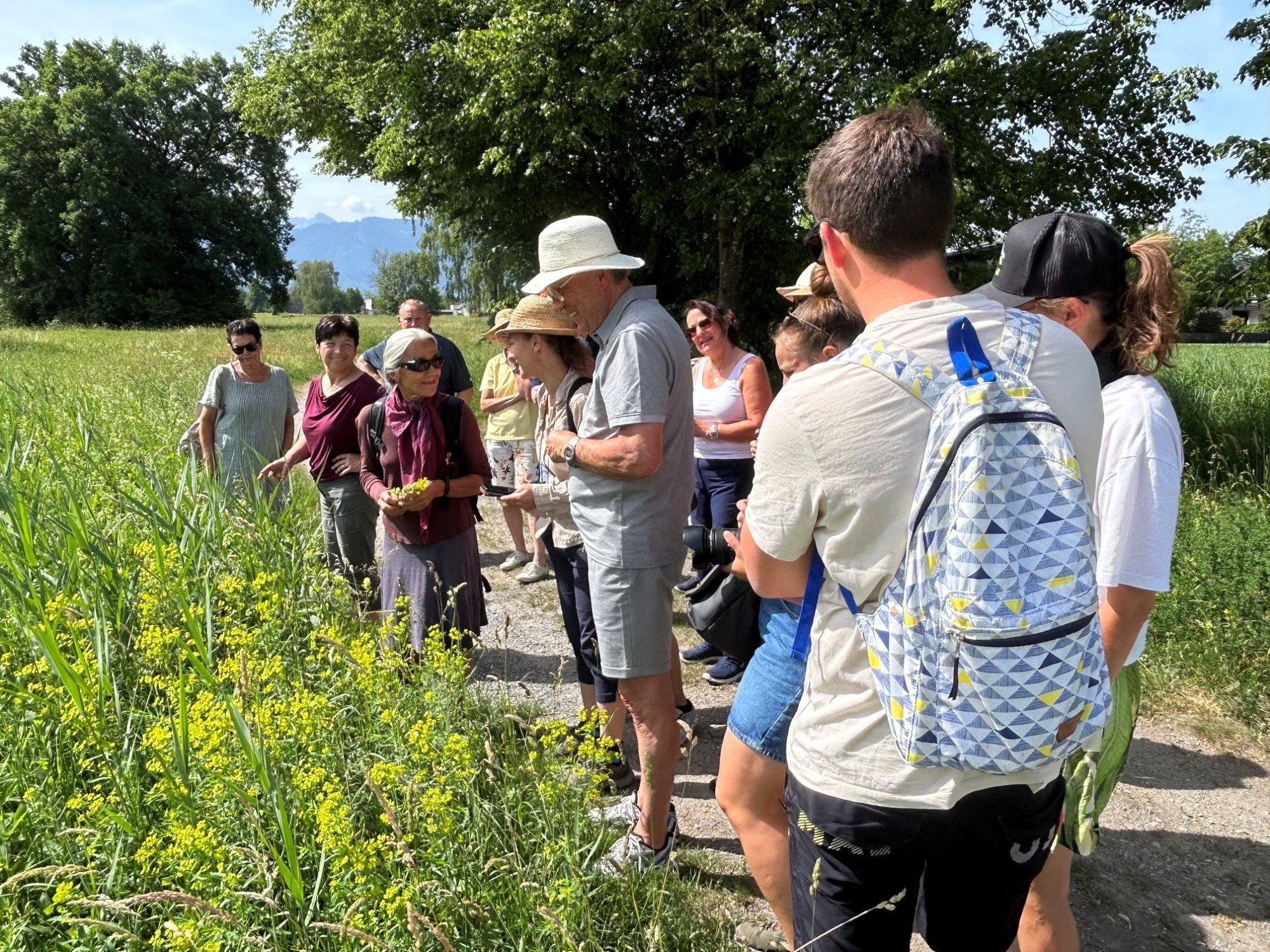 Großes Interesse an der Biotop-Exkursion in Meiningen. GEMEINDE MEININGEN