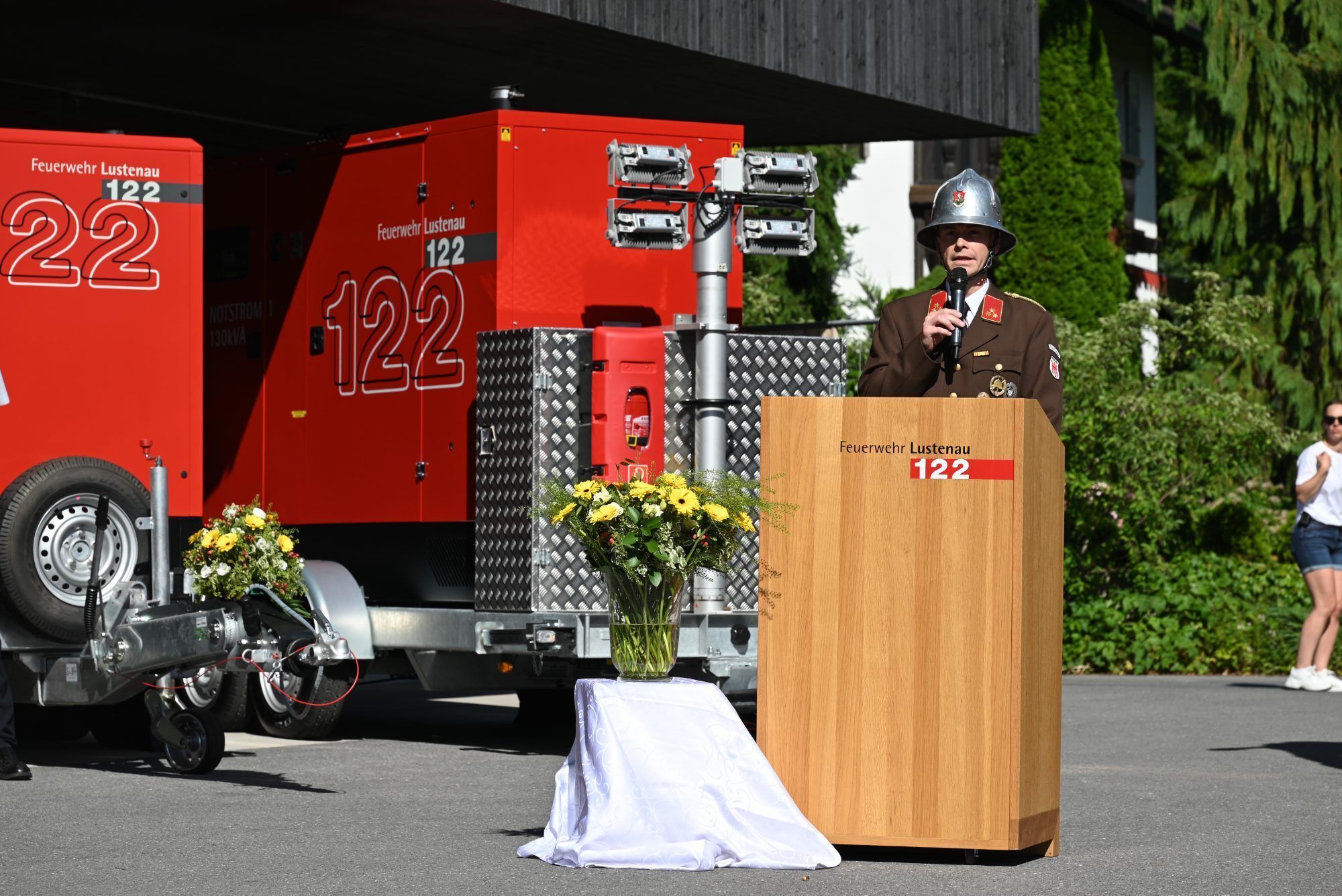 Feuerwehrkommandant Jürgen Hämmerle erklärte die Bedeutung des neuen schweren Rüstfahrzeuges.