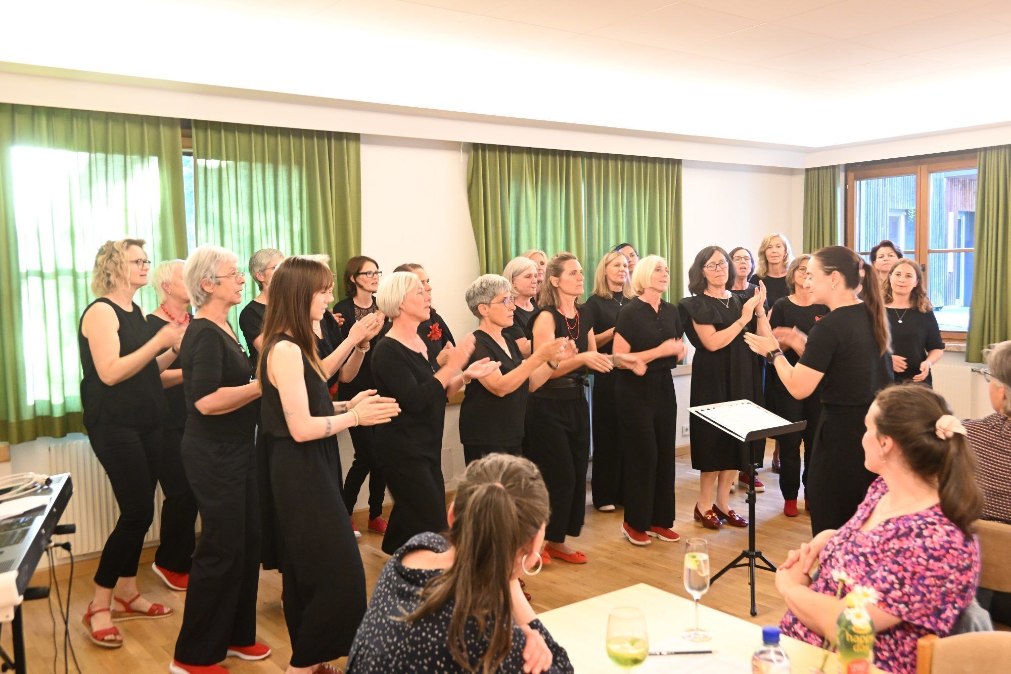 Begrüßung durch den Frauenchor Chörig  Alberschwende
