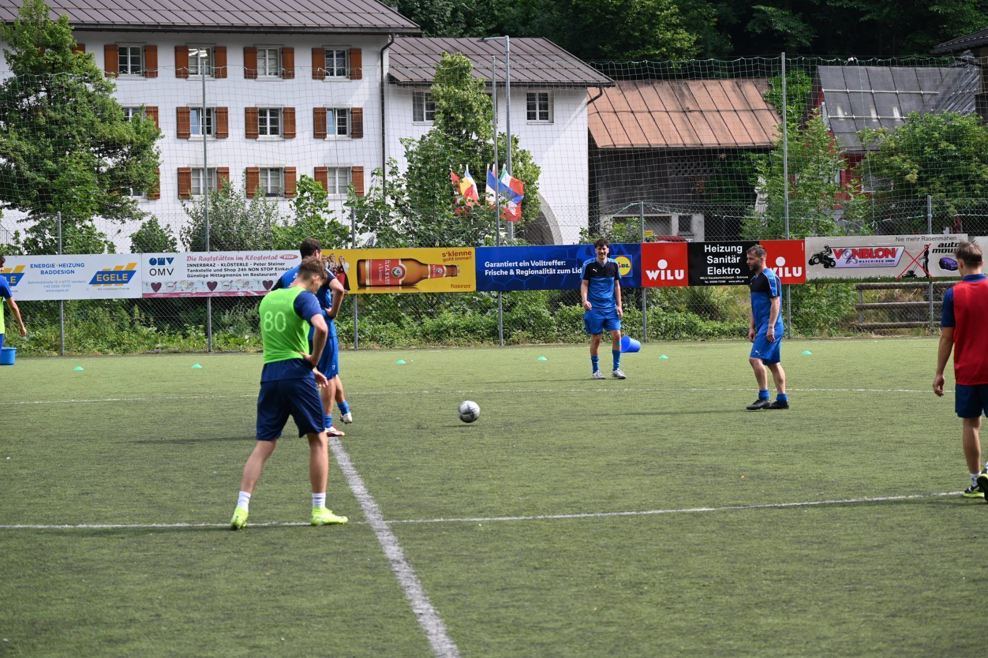 Anpfiff zum Finalspiel beim Ortsvereineturnier in Dalaas.