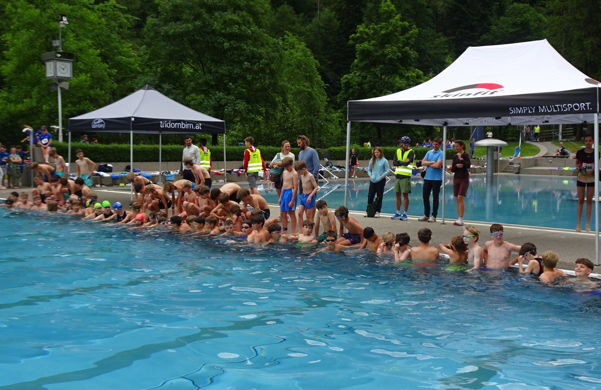 Auch heuer bot das Waldbad Enz perfekte Bedingungen für die jungen Sportlerinnen und Sportler.