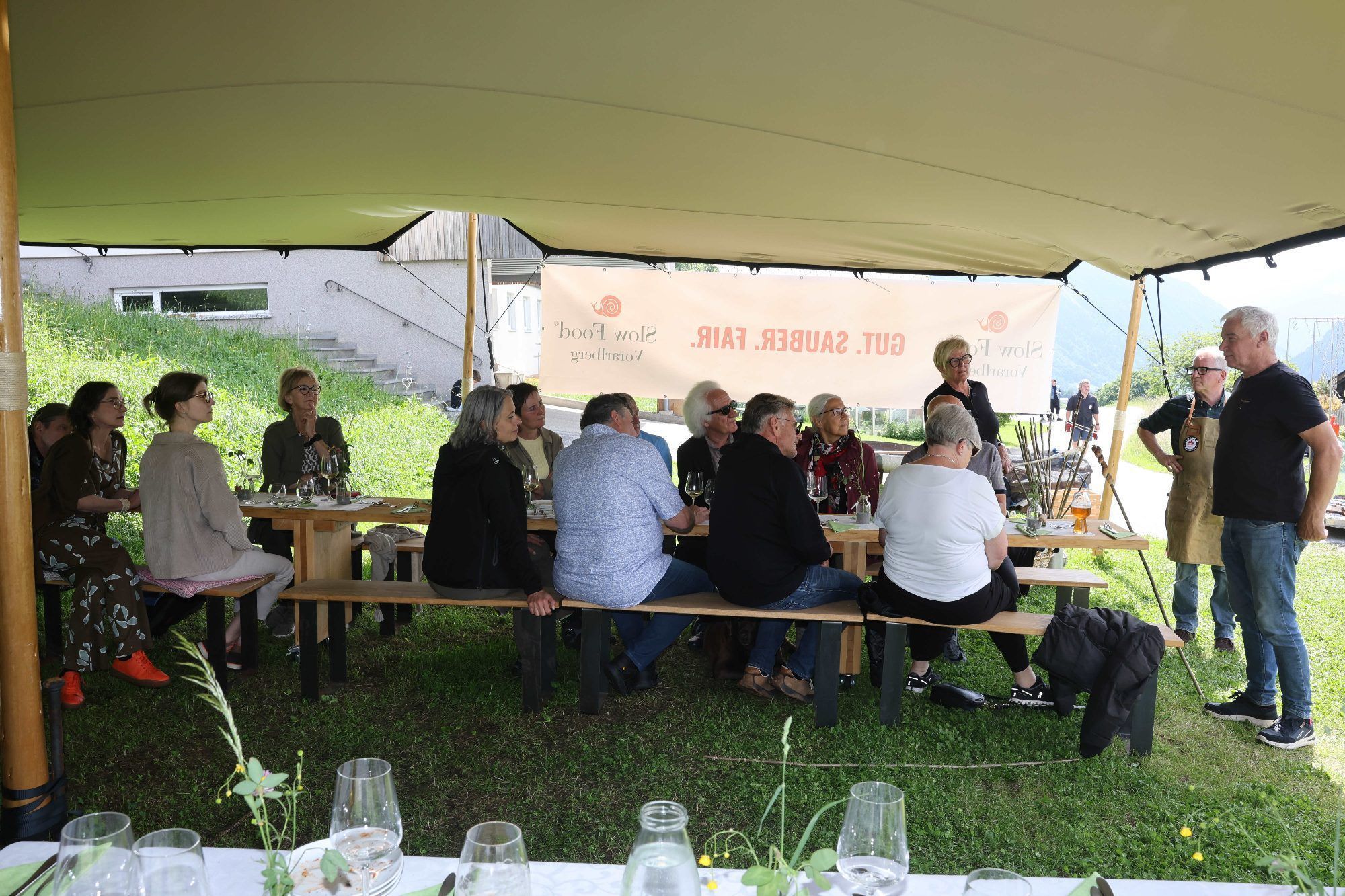 Festmahl in unvergleichlicher Grillwiese