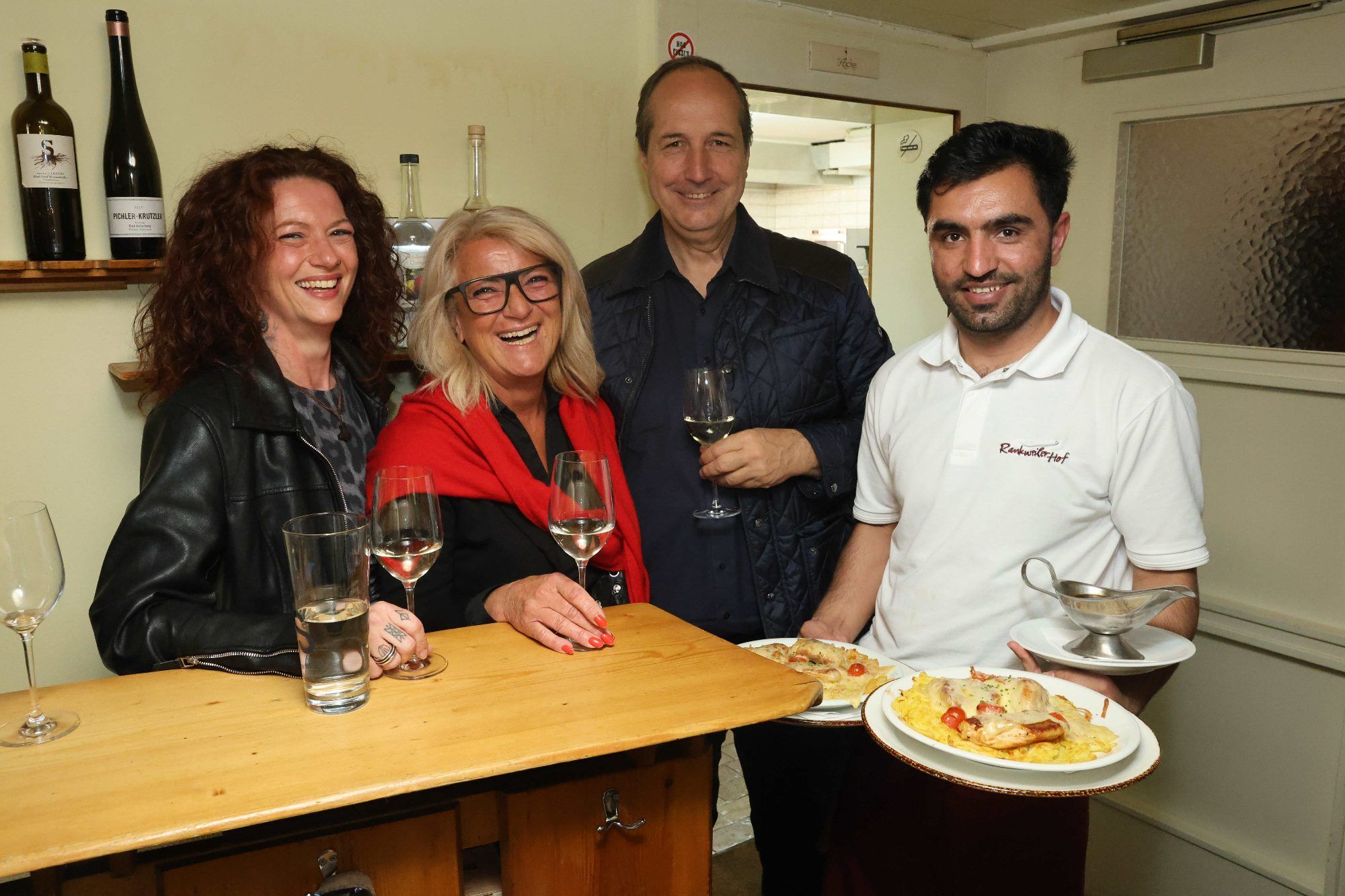 Patricia STurn, Angelika Bundschuh, Hannes Konzett und Sami.