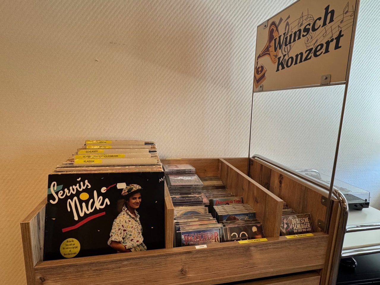 "Der Rollator ist die Bar" – In diesem Altersheim gibt es Schnaps statt Infusion