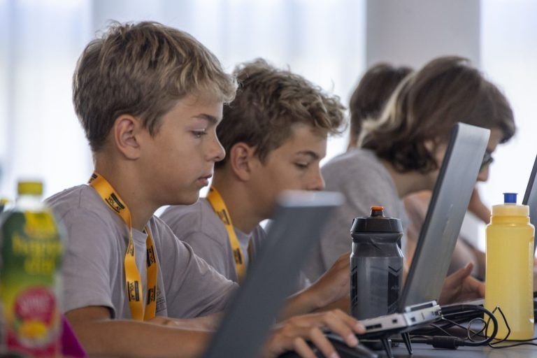 Hier wird Zukunft programmiert: Kreativität und KI beim Code Base Camp 2026 erleben