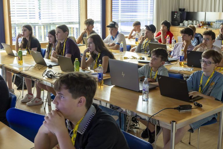 Hier wird Zukunft programmiert: Kreativität und KI beim Code Base Camp 2026 erleben