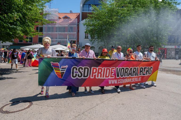 Christopher Street Day in Bildern: Bunte Parade durch Bregenz