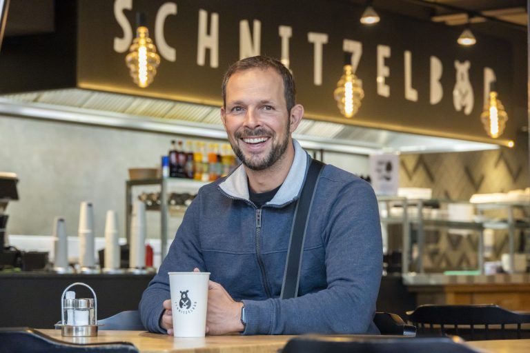 Beim Schnitzelbär bleibt kein Stein auf dem anderen