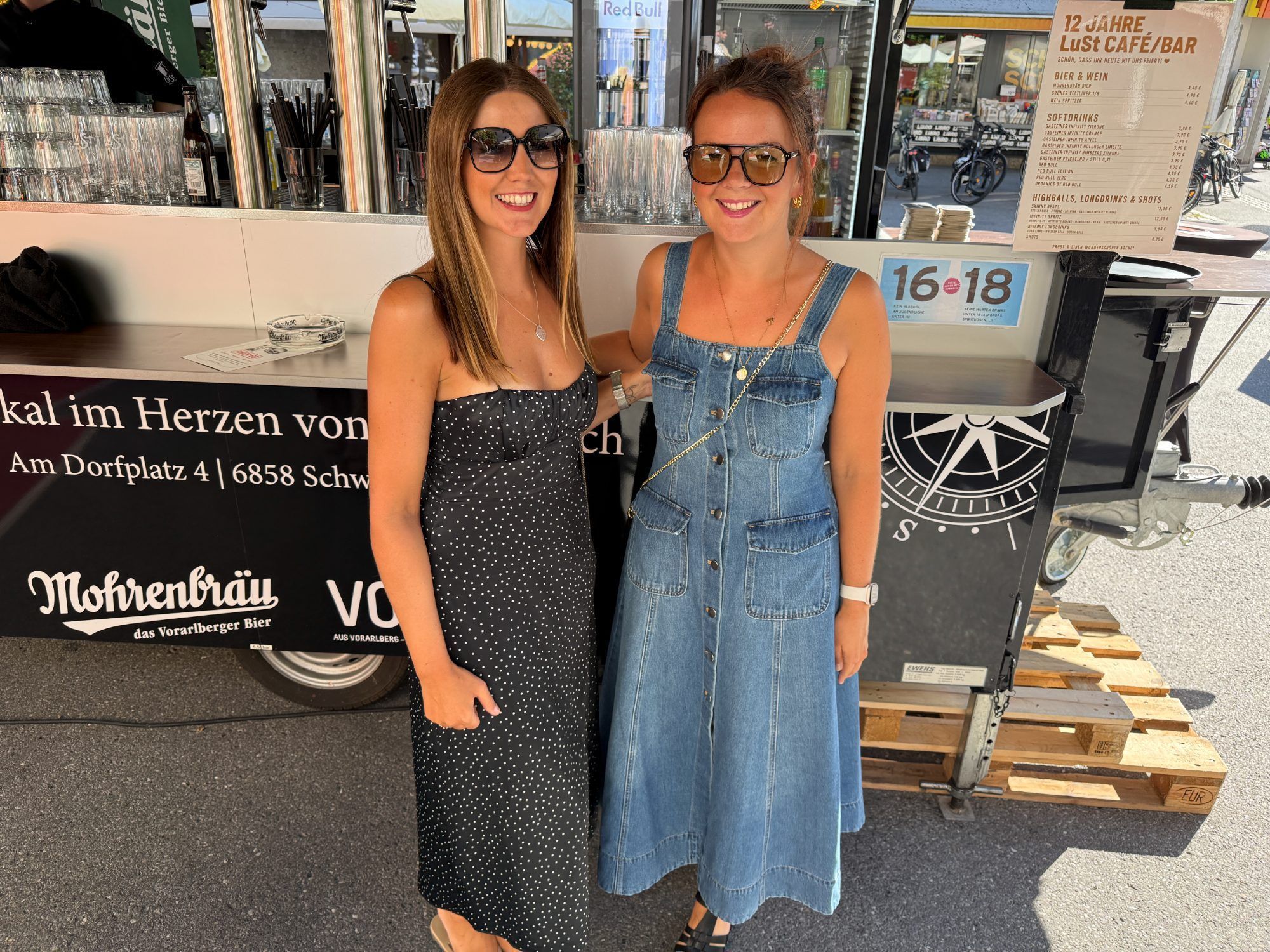 Nadine Raichl und Anna Ahrensted waren unter den Gratulanten