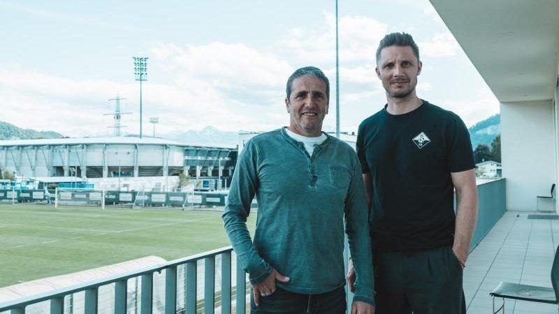 Leandro Simonelli (l.) steht erstmals an der Seitenlinie der Altacher Frauen. VEREIN