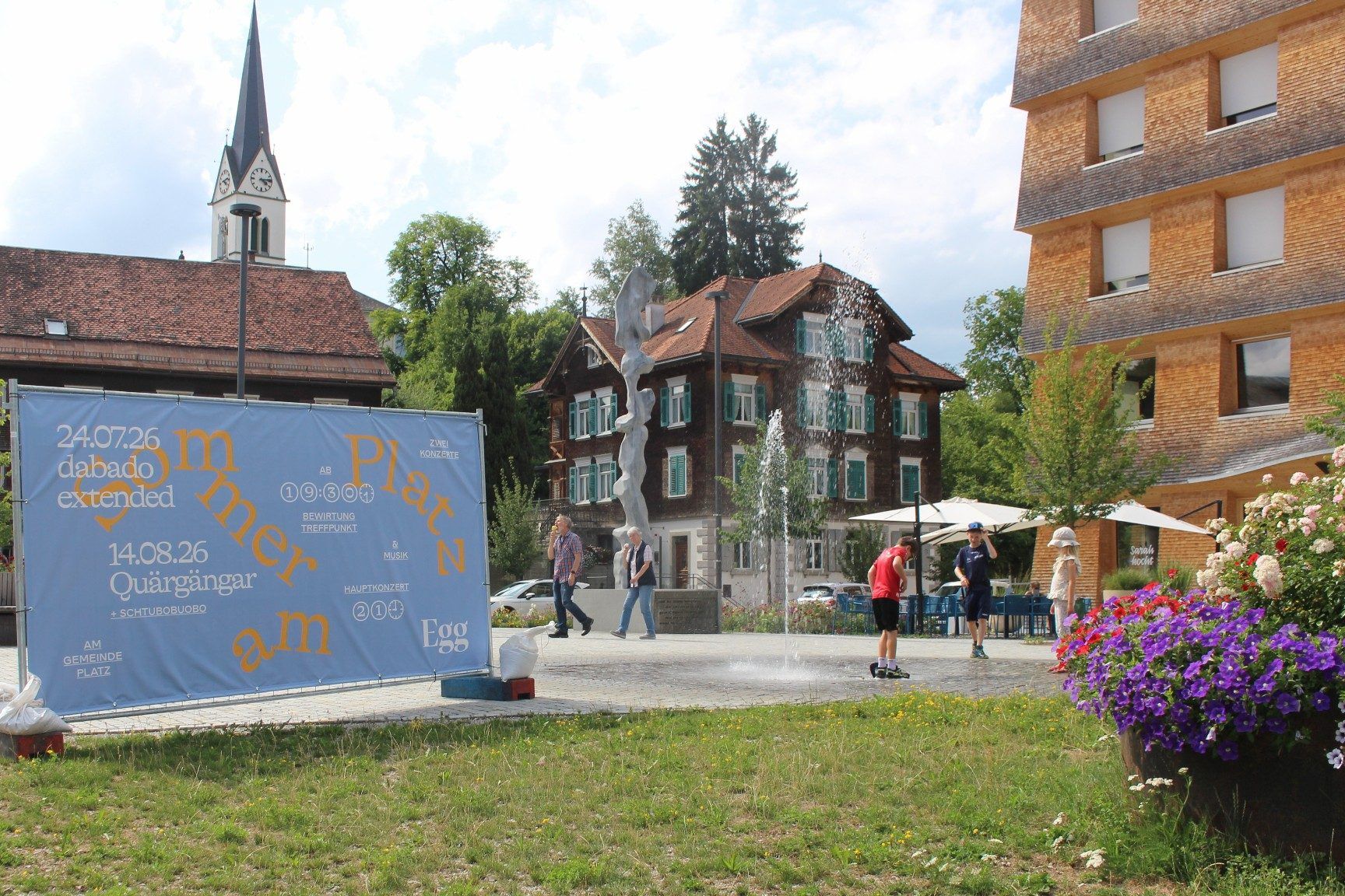 Der Egger Gmuondsplatz wird am Freitag, ab 19.30 Uhr, zur Festarena für Sommer am Platz. PETER STRAUSS