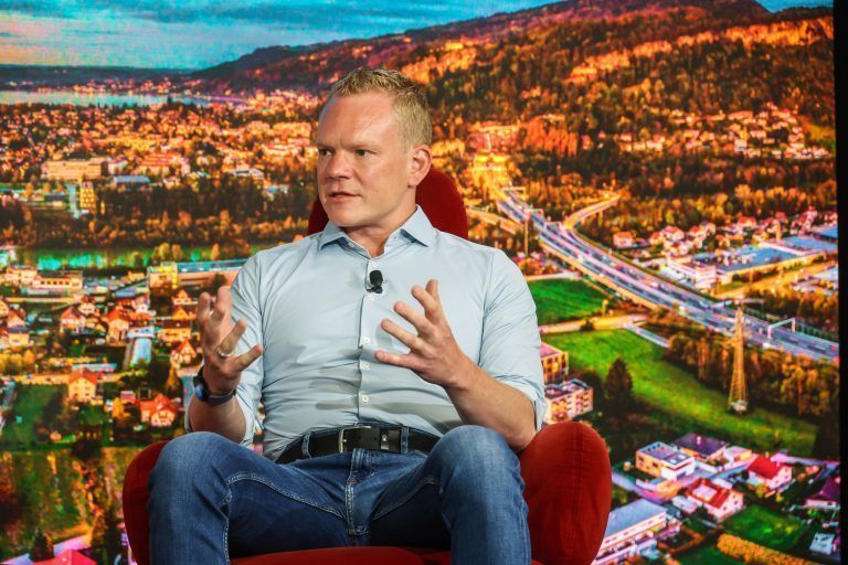 Wie viele zahlen jetzt wirklich drauf? – Bitschi äußert sich zum Zahlenchaos bei der VVV-Tarifreform