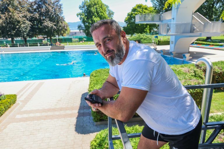Securitys greifen durch: Wenn im Freibad nur noch der Rauswurf hilft