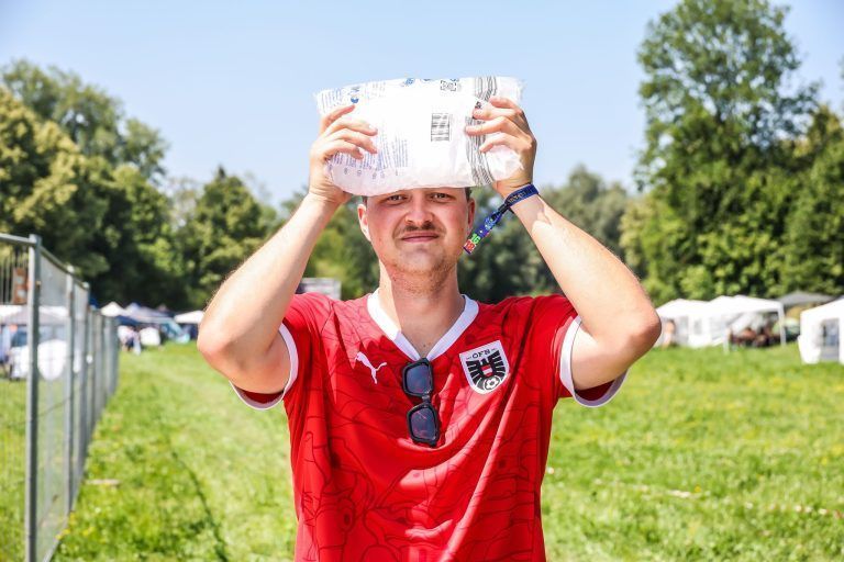 "Lieber Hitze als tagelanger Regen" – Sonne statt Schlamm zum Festivalauftakt