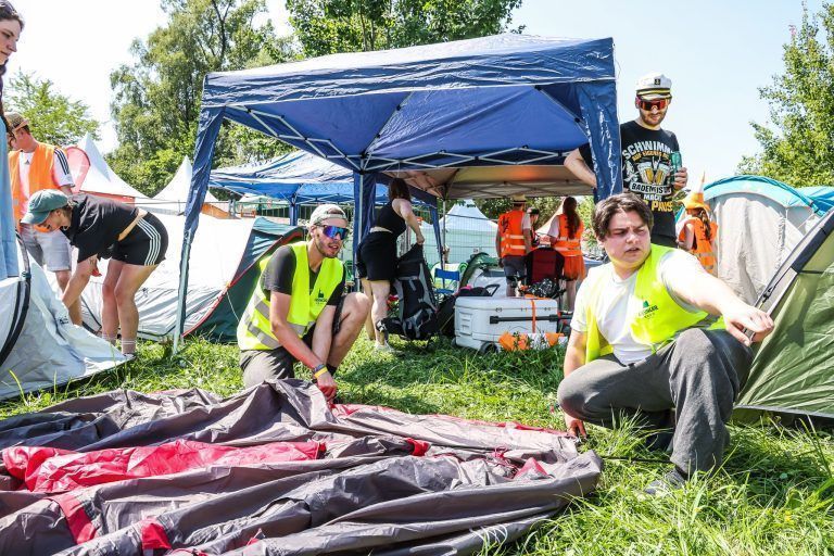 "Lieber Hitze als tagelanger Regen" – Sonne statt Schlamm zum Festivalauftakt