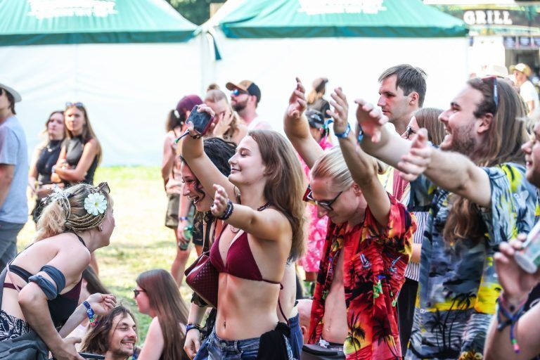"Lieber Hitze als tagelanger Regen" – Sonne statt Schlamm zum Festivalauftakt