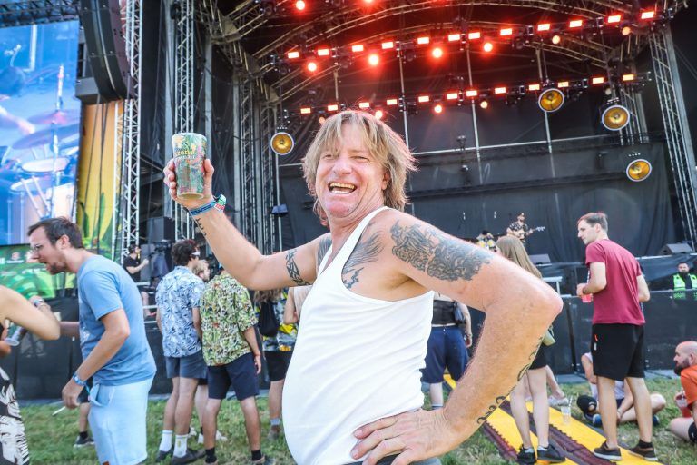 "Lieber Hitze als tagelanger Regen" – Sonne statt Schlamm zum Festivalauftakt