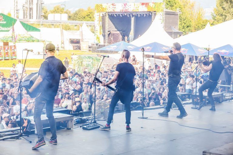 "Lieber Hitze als tagelanger Regen" – Sonne statt Schlamm zum Festivalauftakt