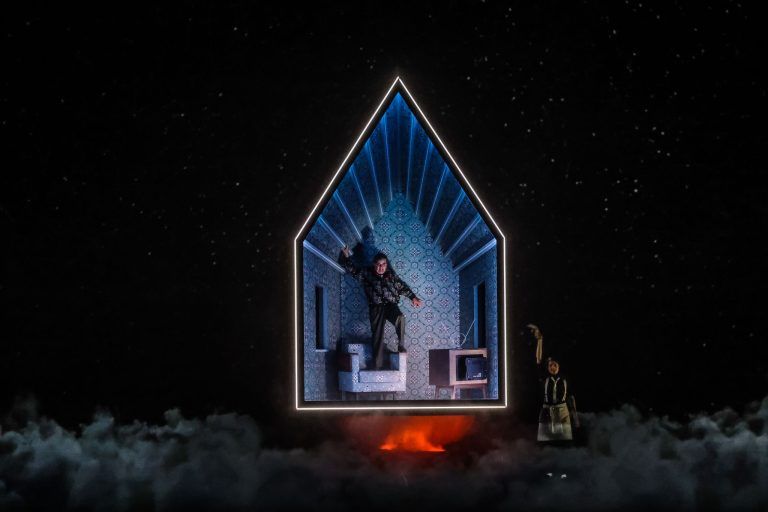 Ein Stubenhocker zwischen Mond und Mittelalter
