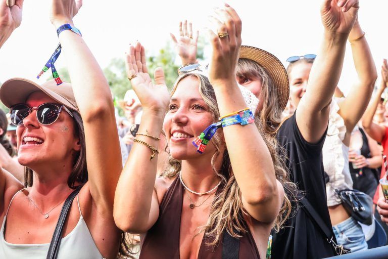 "Lieber Hitze als tagelanger Regen" – Sonne statt Schlamm zum Festivalauftakt
