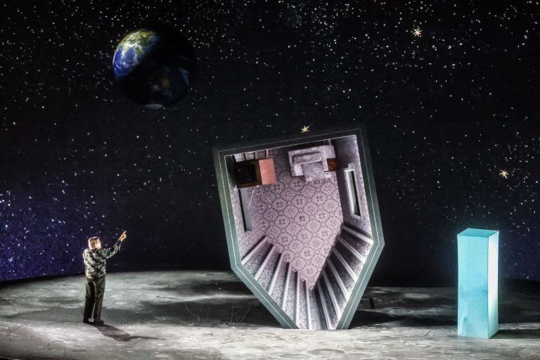 Ein Stubenhocker zwischen Mond und Mittelalter