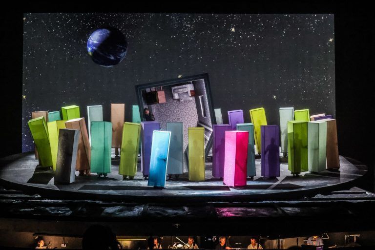 Ein Stubenhocker zwischen Mond und Mittelalter