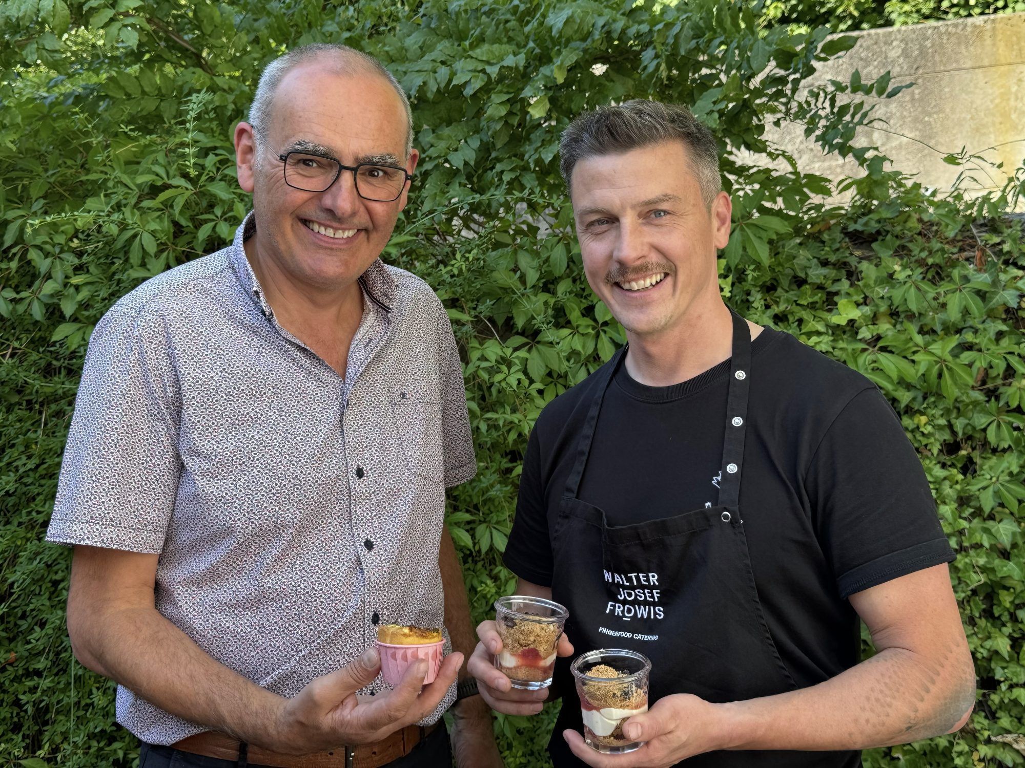 Werner Dünser (Vertrieb FMH) mit Caterer Walter Josef Fröwis).