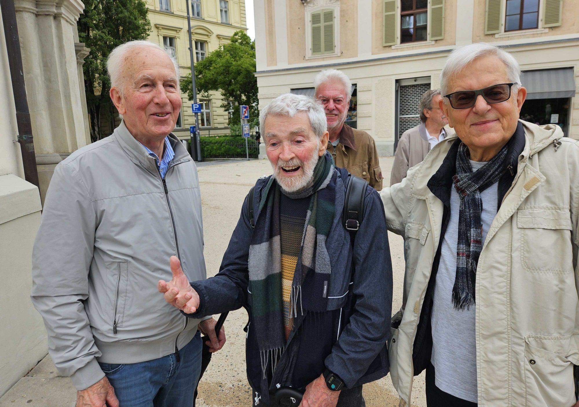 Gerne war der heute 93-jährige Professor Hubert Marte (Bildmitte), bei guter Gesundheit und geistig überaus rege, der Einladung gefolgt.