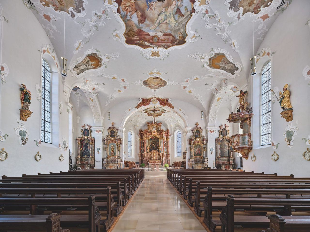 "Bregenz hat einen Walfisch" – er schwimmt in der barocken Pfarrkirche St. Gallus