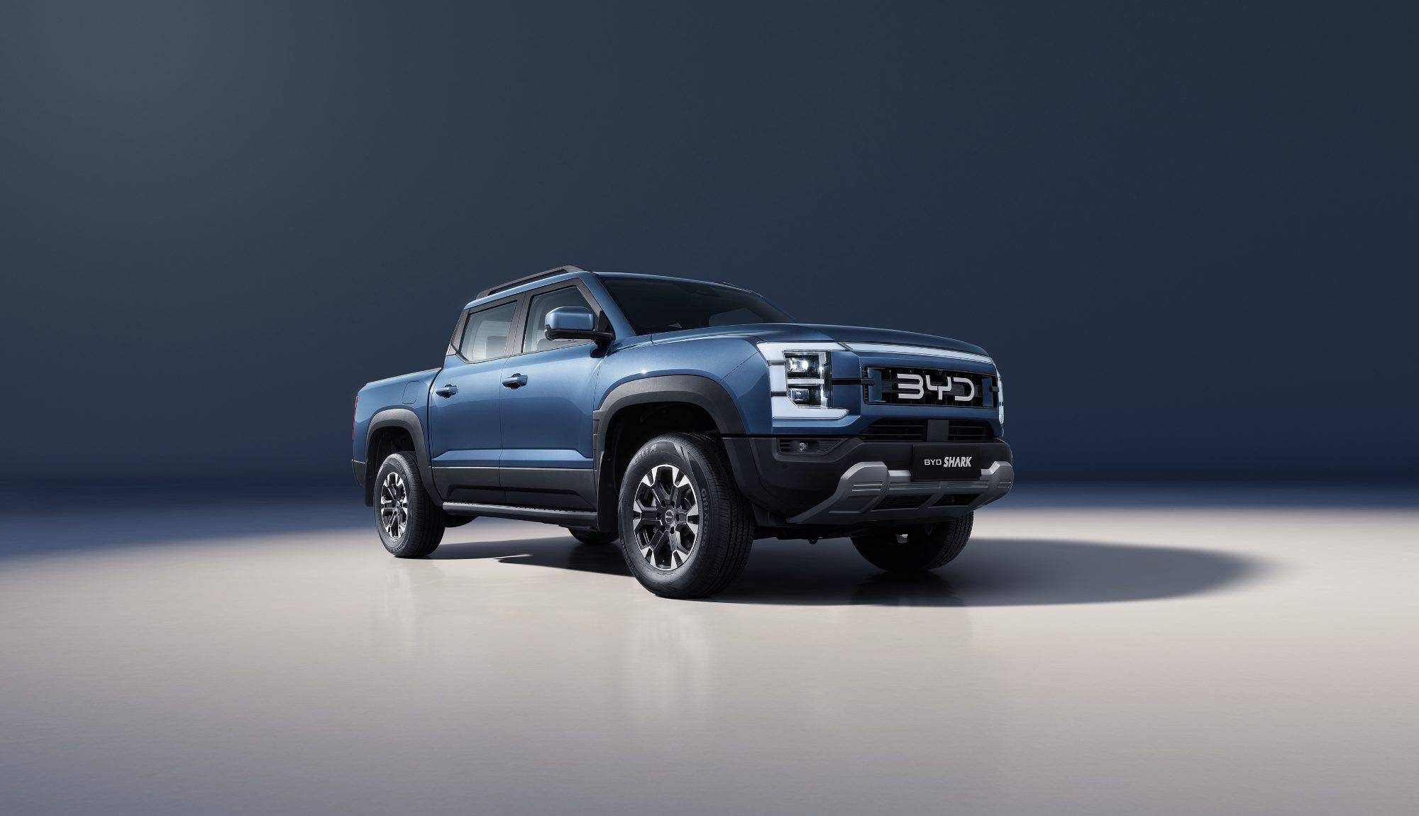 Ähnliche Technik, wie der Bao 5, aber rustikaler eingekleidet: BYD schickt noch heuer seinen 436 PS star-ken Hybrid-Pickup Shark ins Rennen um die Gewerbe- und Adventure-Kundschaft
