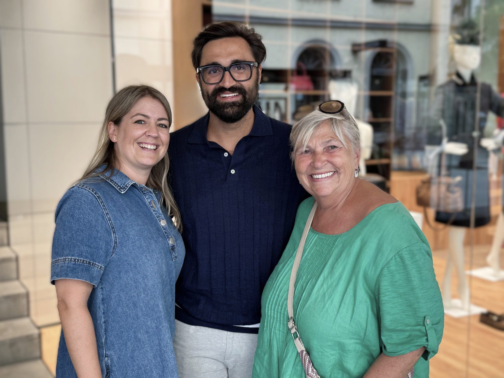 Jasmin Feurle mit Joel und Francoise Paszek.