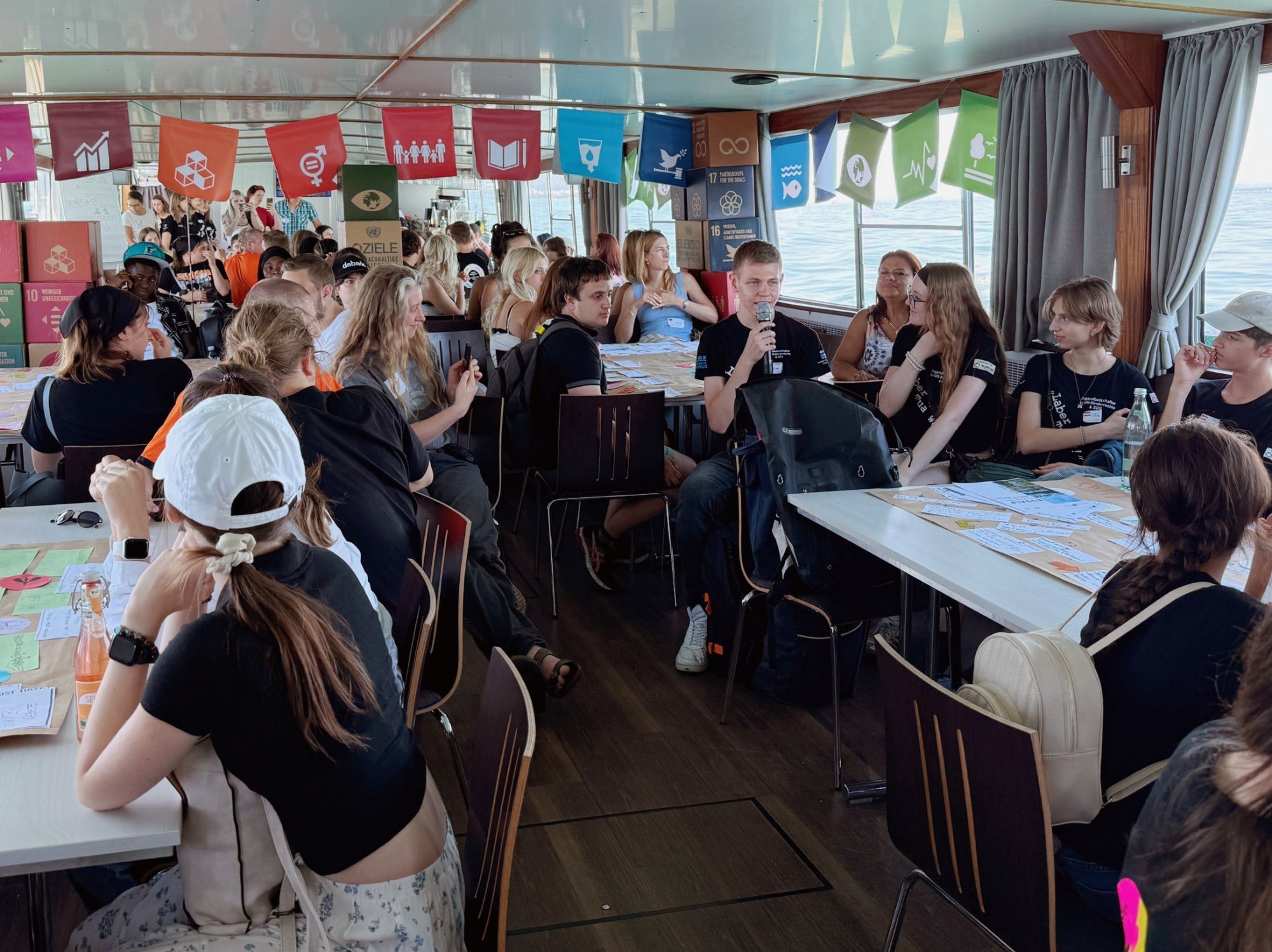 Der Bodensee wurde beim JugendZukunftsDialog zur Brücke zwischen vier Ländern und ihren Jugendgremien. Foto: Kaya Kantner