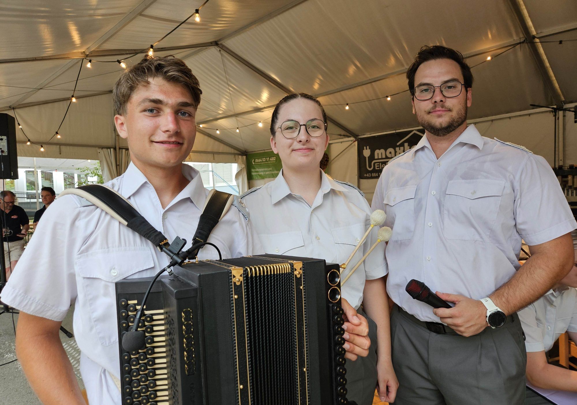 Die Solisten Luca Muxel (Akkordeon), Isabella Krois (Marimbaphon) und Thomas Rüscher (Gesang).