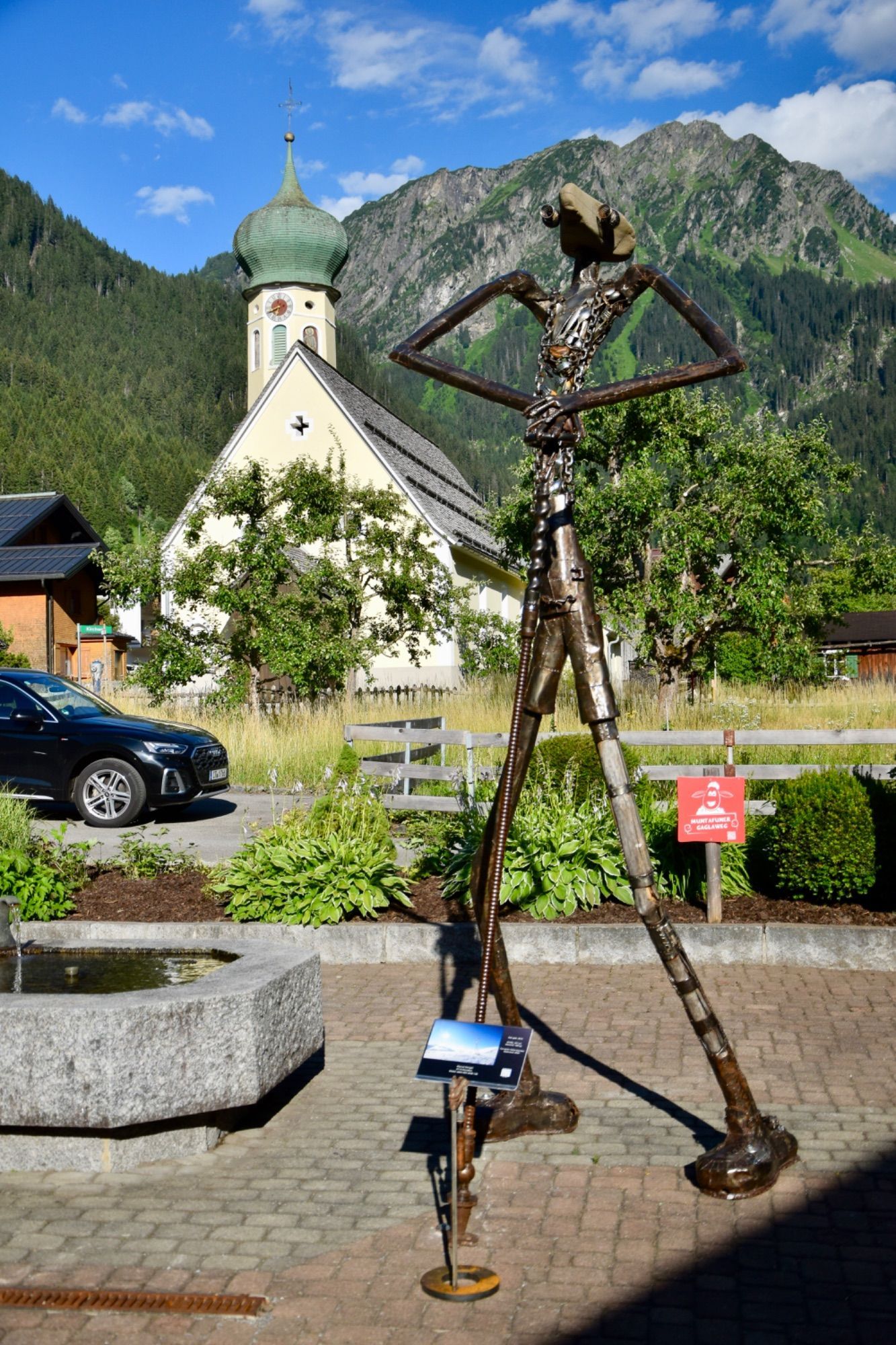 Skulptur und Partener Kirche