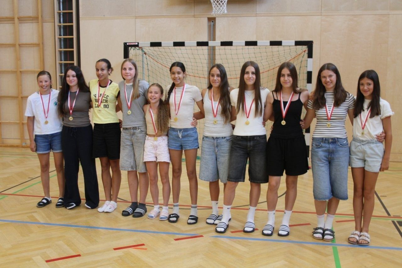 Valentina, Lea, Maja, Nina, Eileen, Macy, Pia, Lorena, Angelina, Victoria, Antonia.