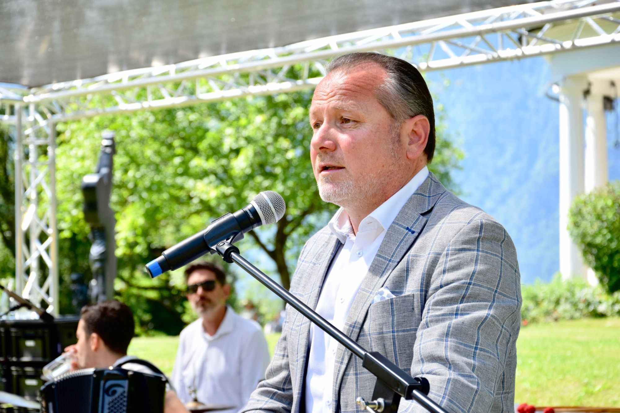 Thüringens Bürgermeister Harald Witwer freut sich über die große Bedeutung der Villa Falkenhorst mit allen ihren Angeboten und Veranstaltungen für das kulturelle Leben im Blumenegg.
