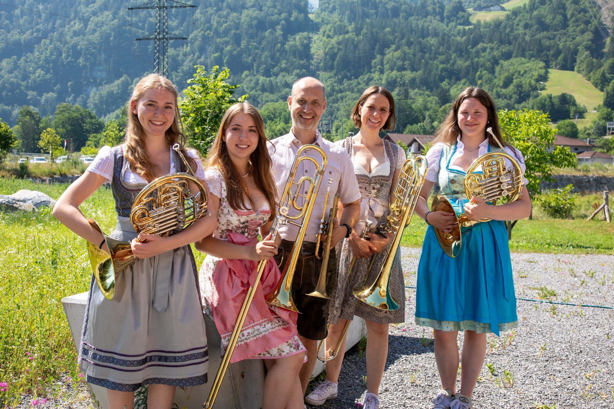 „Brass Divas Plus“– Daniela Ackerl, Magdalena Lampert sowie Bernhard und Ursula Lampert sowie Elisabeth Bröll (v.l.) - haben das extra für das Jubiläum komponierten Werk „Aus dem Silbertal“ von Kerry Turner uraufgeführt.